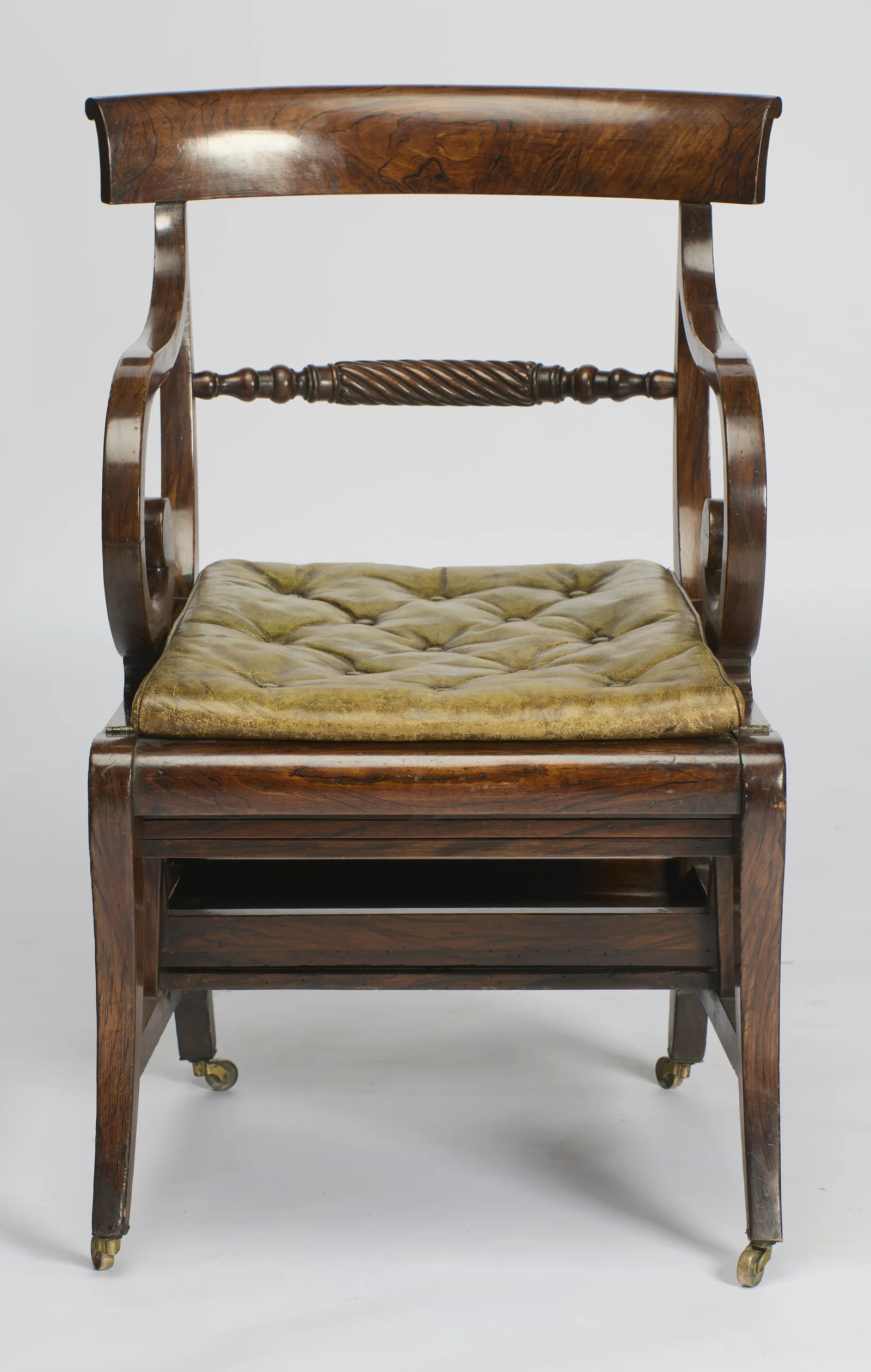 The curved crest rail spans scrolled supports above the spiral-turned cross rail and the buttoned squab cushion.