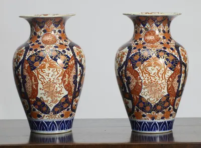 The opposite face of each vase, with long-tailed birds painted in iron-red and gilt within shaped panels, beneath a round floral medallion on the neck.