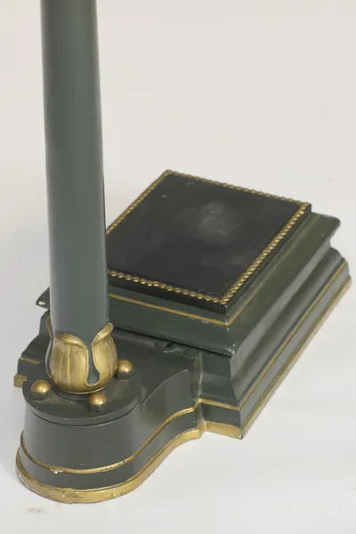 The gilt tulip-form collar at the base of the column, with domed gilt bolt heads on the circular mount and gilt lining to the shaped skirt.